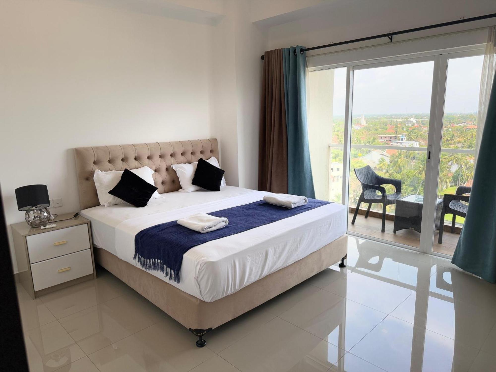 Ocean Breeze Negombo- Tidesend Luxury Beach Apartments Exterior foto