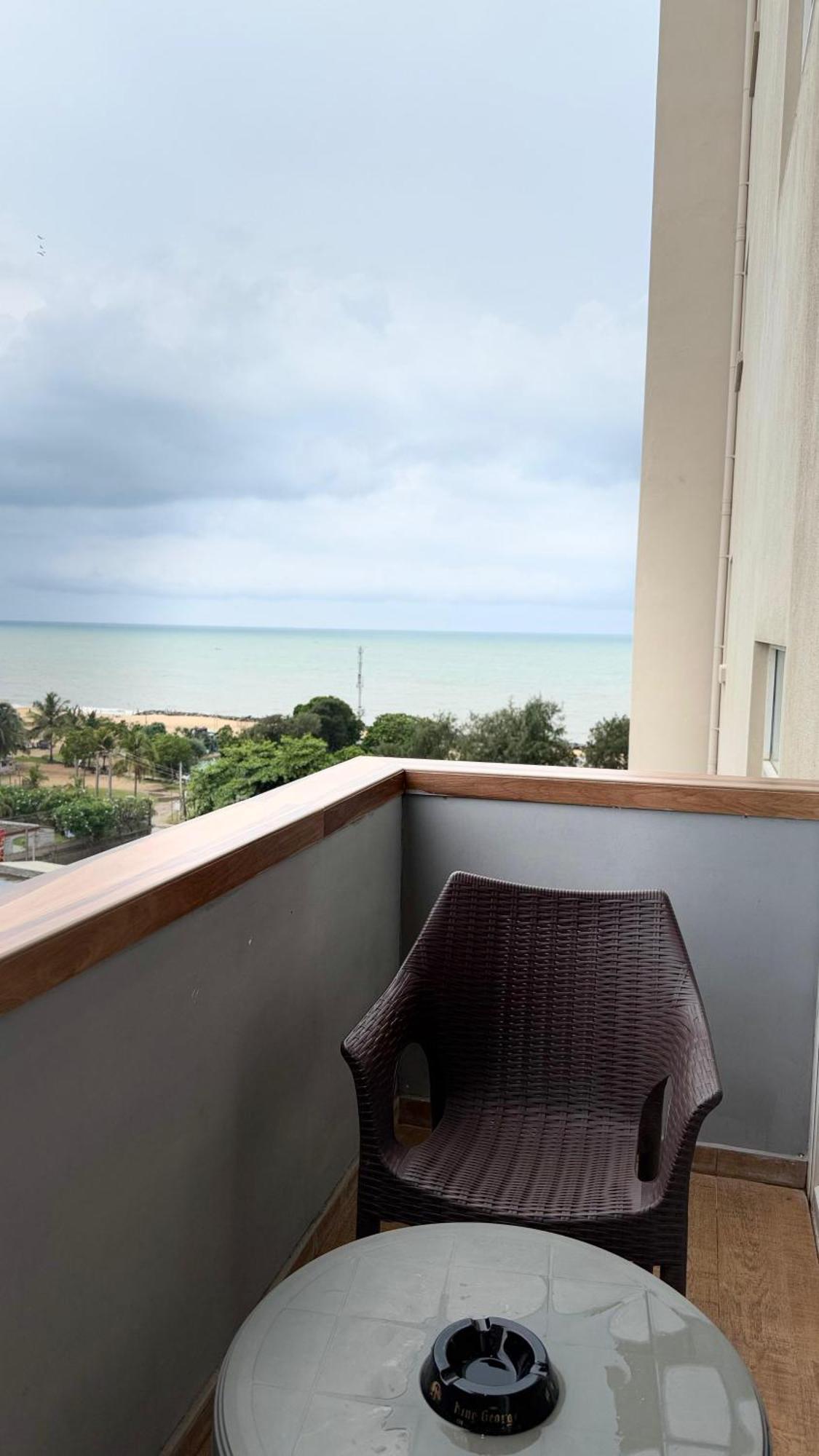 Ocean Breeze Negombo- Tidesend Luxury Beach Apartments Exterior foto