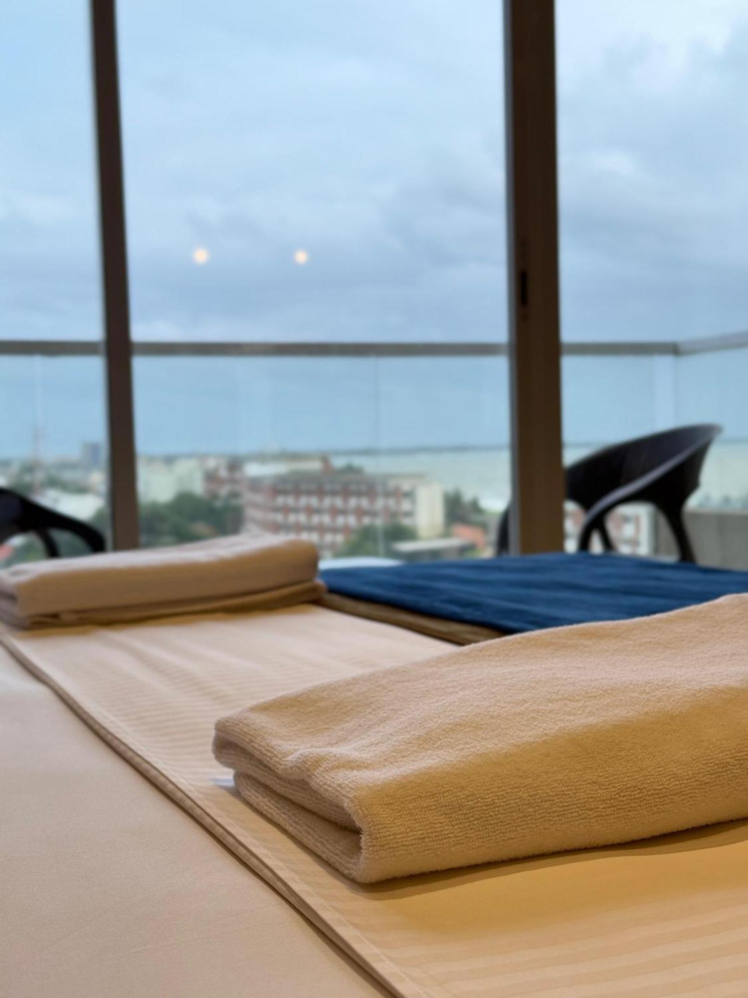 Ocean Breeze Negombo- Tidesend Luxury Beach Apartments Exterior foto