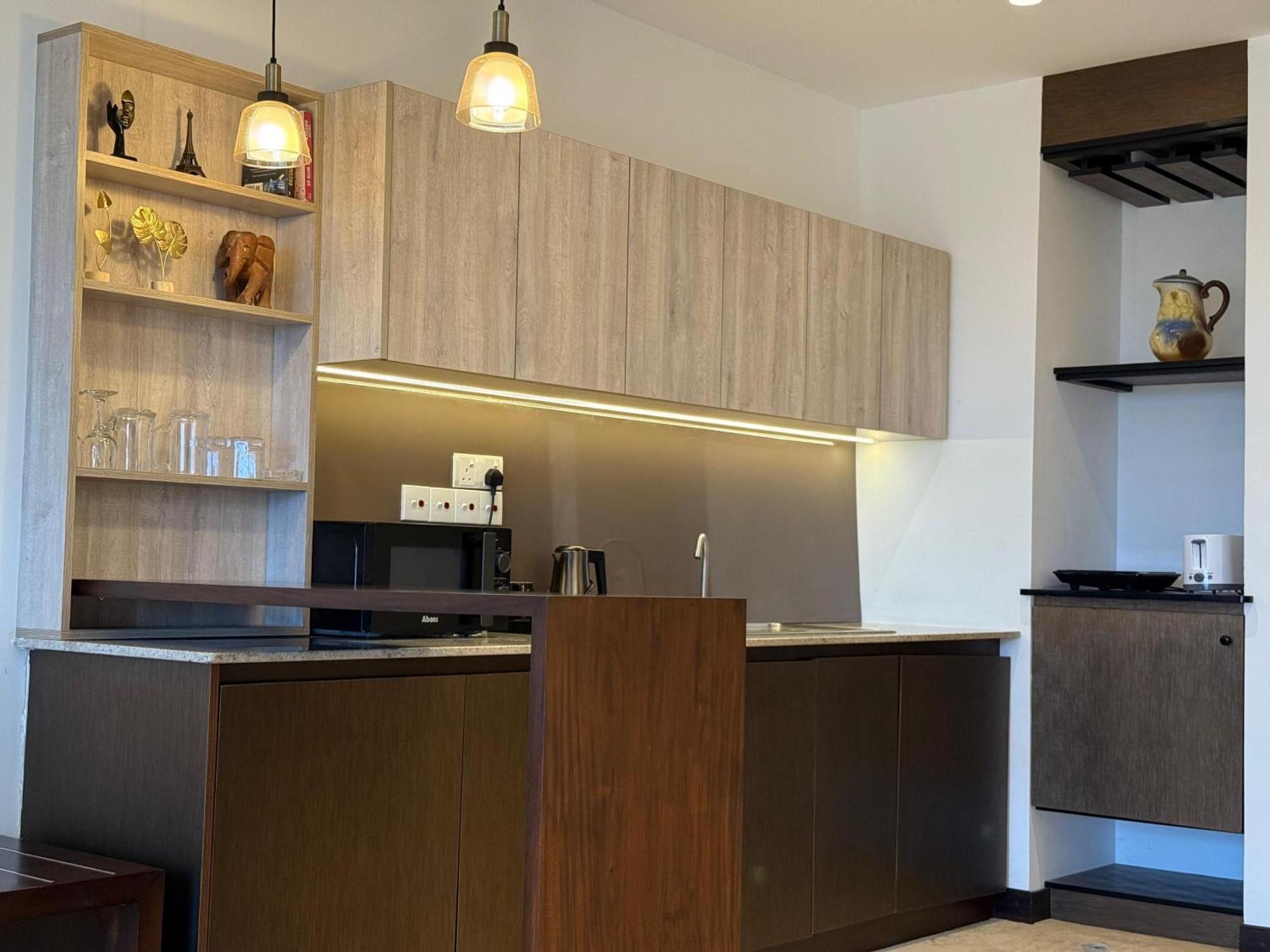 Ocean Breeze Negombo- Tidesend Luxury Beach Apartments Exterior foto