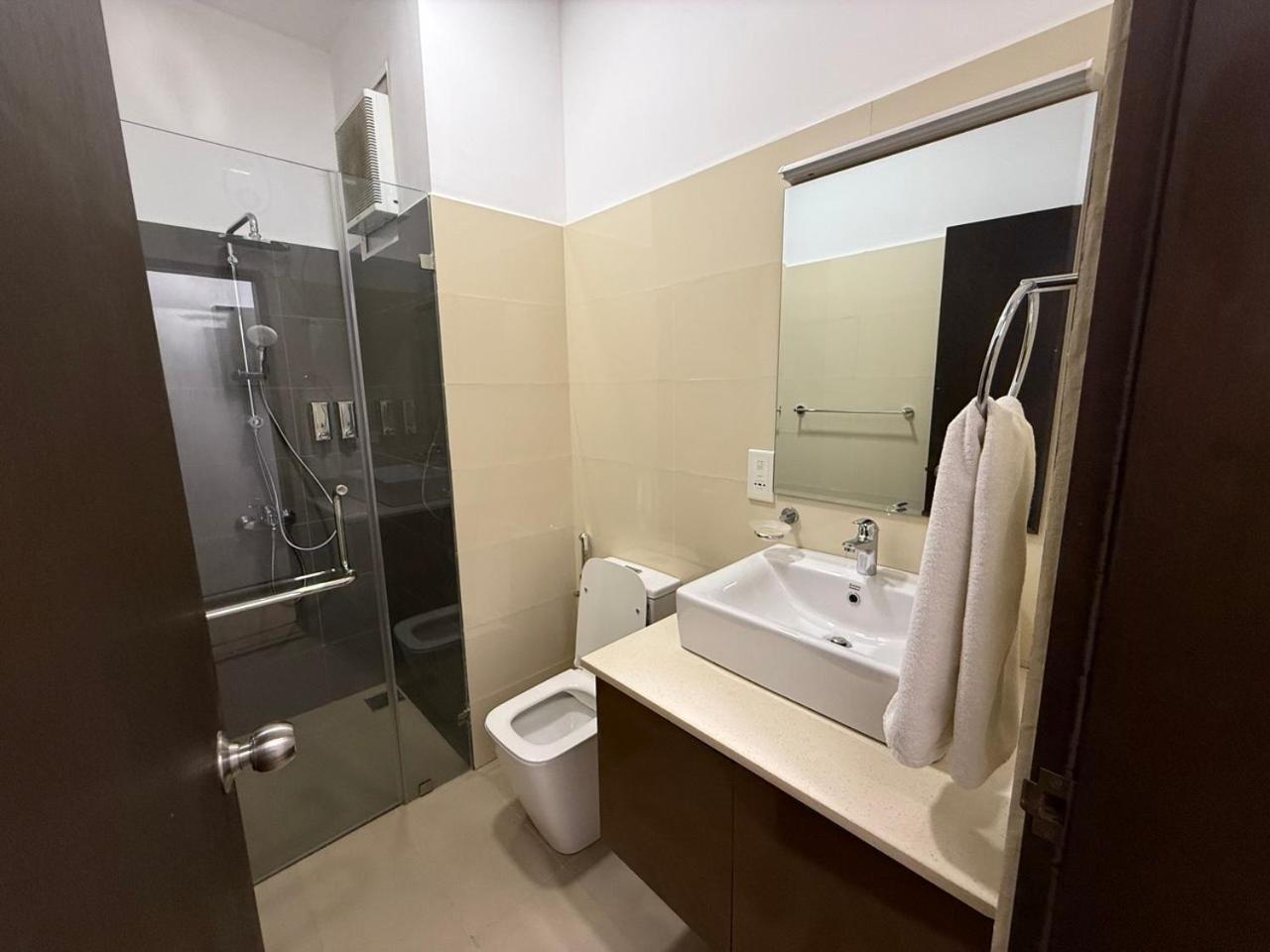 Ocean Breeze Negombo- Tidesend Luxury Beach Apartments Zimmer foto